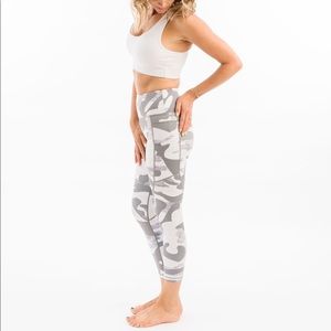 Zyia Gray Camo Pocket Light n Tight Hi-Rise Capri 20"